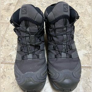 Men’s size 9 Salomon shoes gray in color